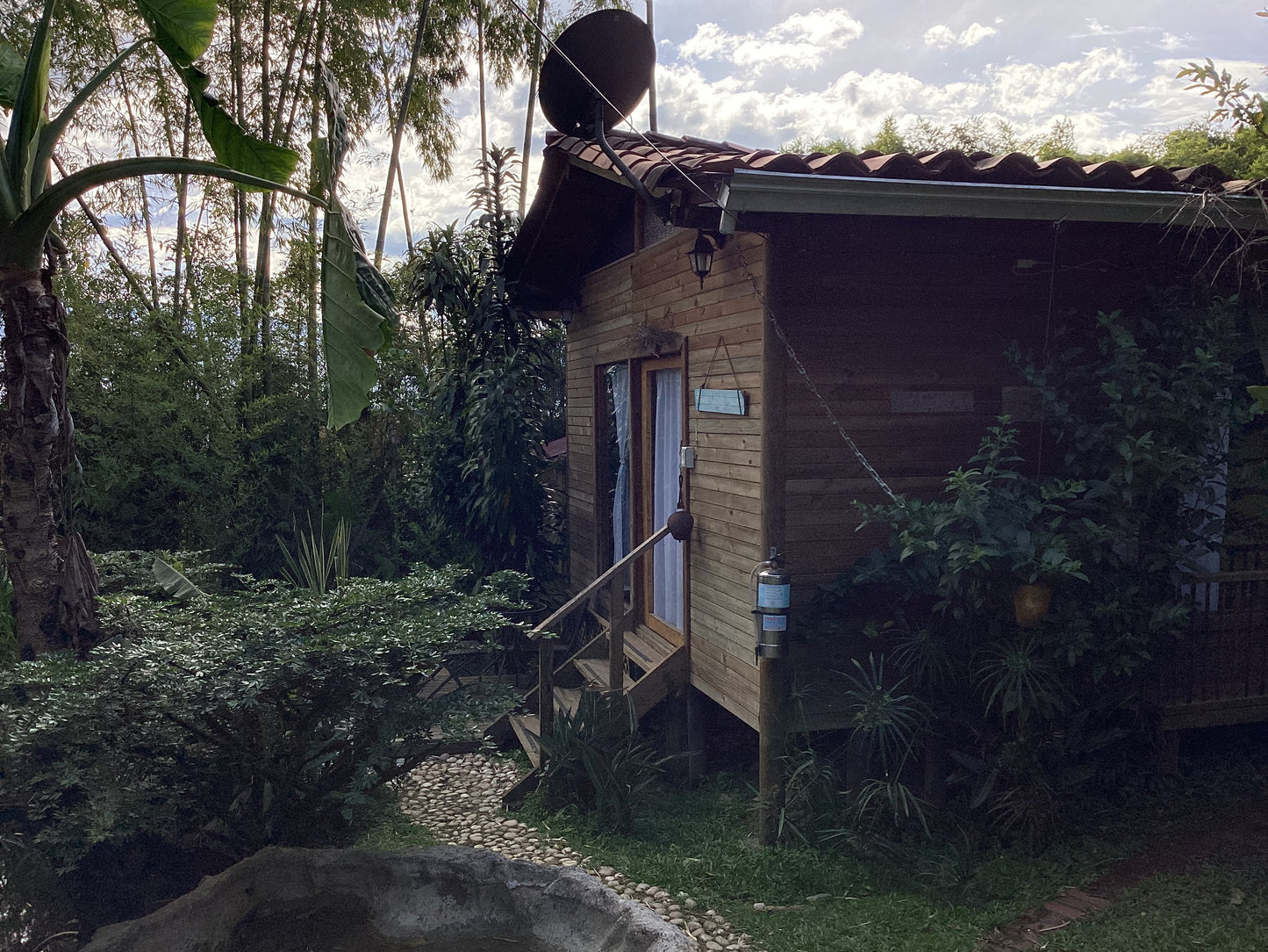 GREENLANDBASE COLOMBIA - GARDENING EDUCATION & COZY CABIN STAY, in very secure location, per Person/ 3 days (extra person +6 EUR/ per night)