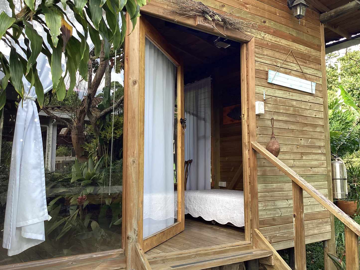 GREENLANDBASE COLOMBIA - GARDENING EDUCATION & COZY CABIN STAY, in very secure location, per Person/ 3 days (extra person +6 EUR/ per night)