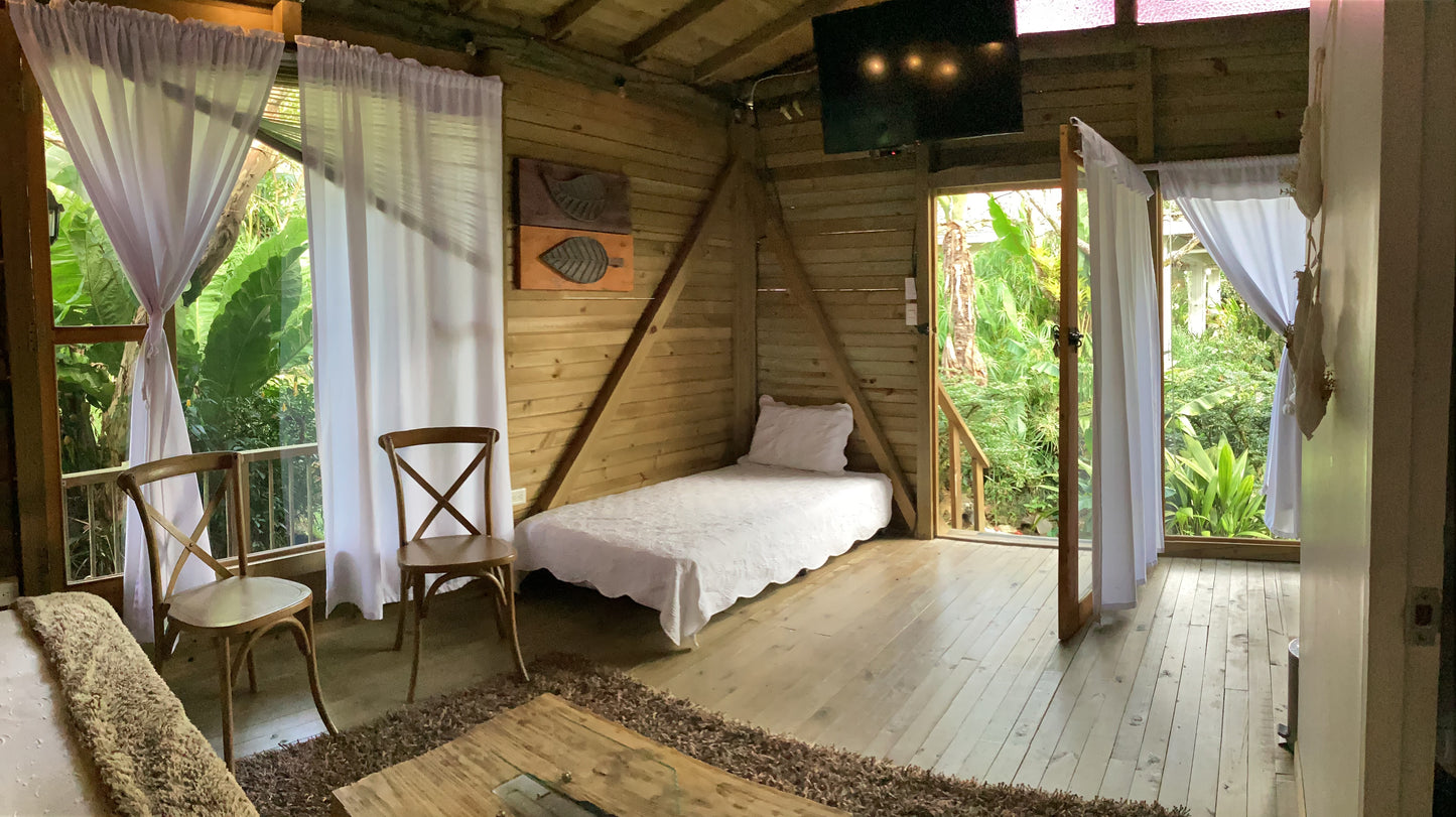 GREENLANDBASE COLOMBIA - GARDENING EDUCATION & COZY CABIN STAY, in very secure location, per Person/ 3 days (extra person +6 EUR/ per night)