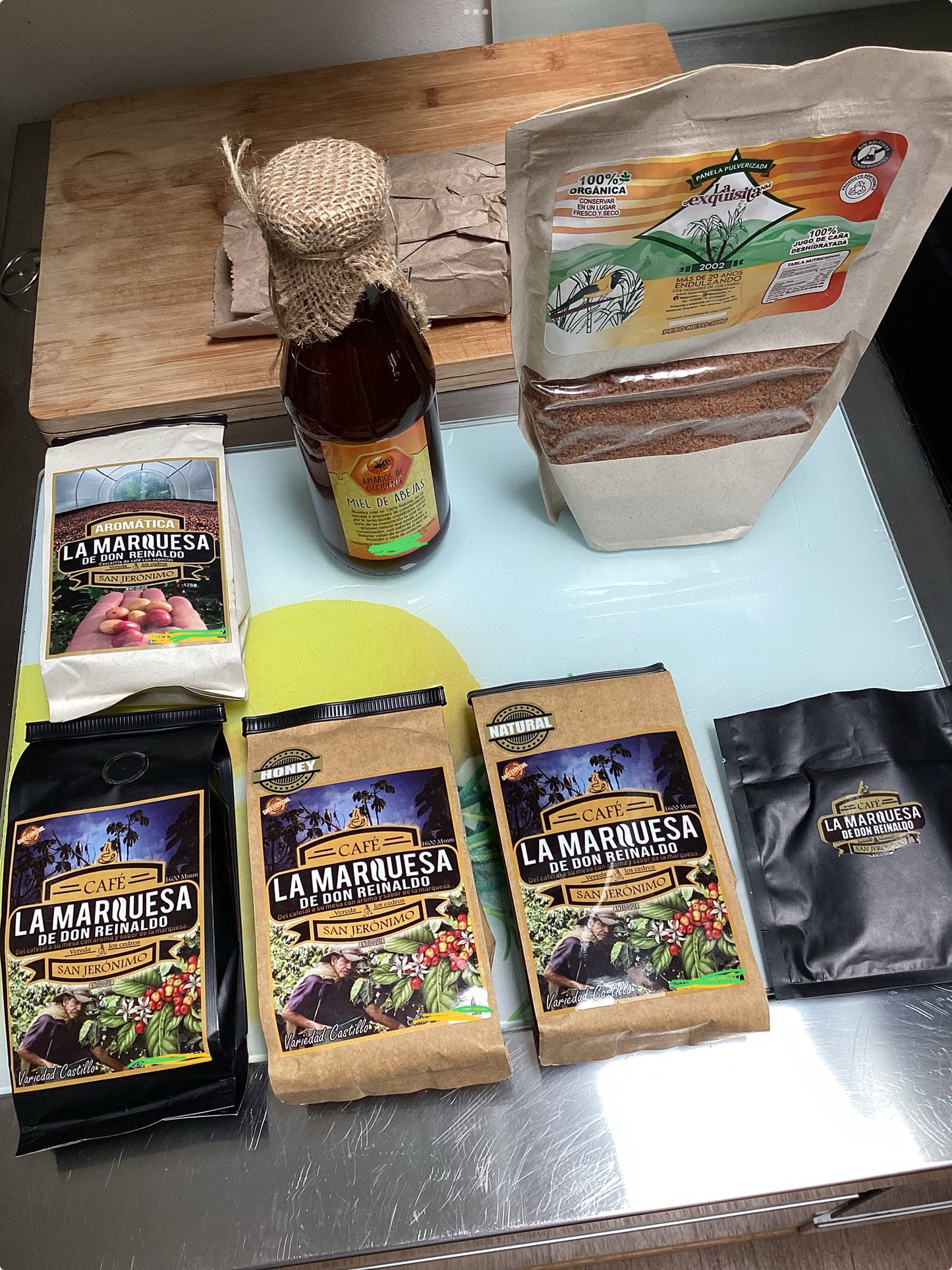 Gourmet Box Antioquia Organic - La Marquesa de Don Reinaldo’s Café Especial de San Jeronimo de Antioquia de Colombia - Farm fresh. (*Price including flight cargo delivery).