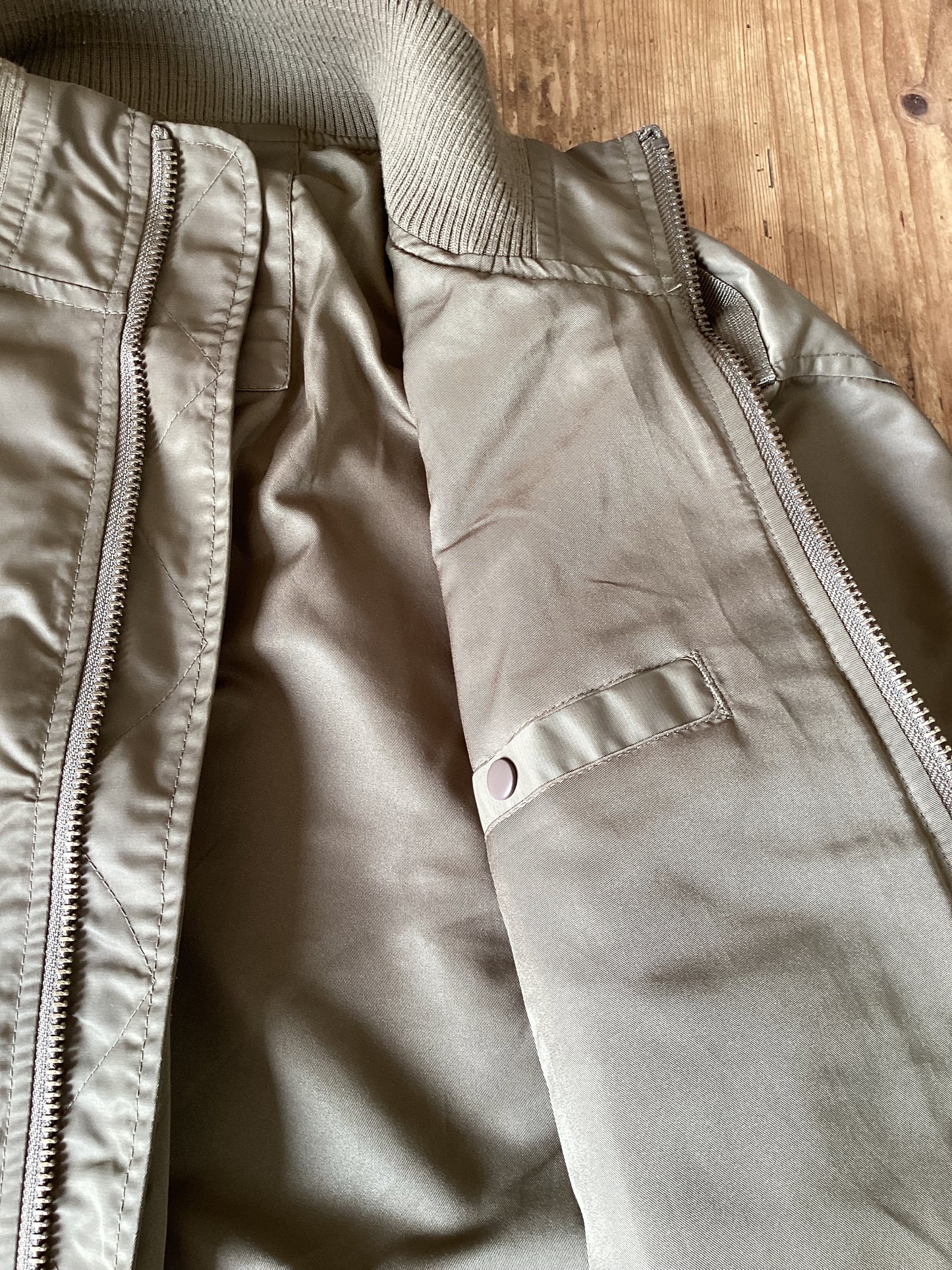 Original Fighter Jet Pilot Jacket with our Badge, incl. 1-year club access.
