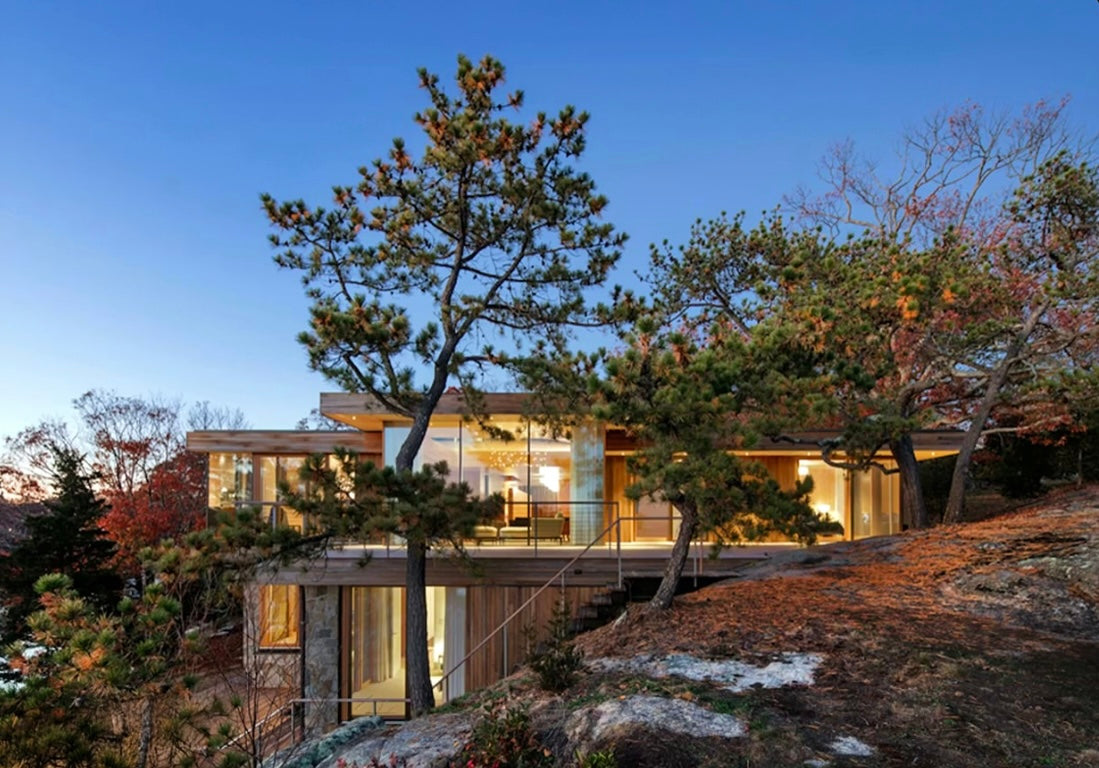 Mountain Cliff House in 1970is Design